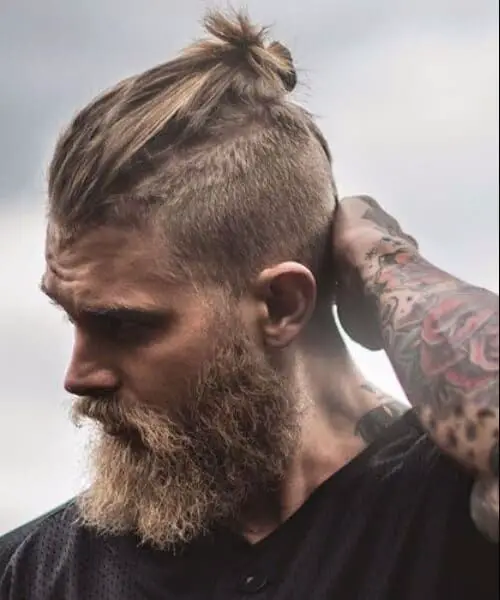 35 Sexy Top Knot Hairstyles For Men